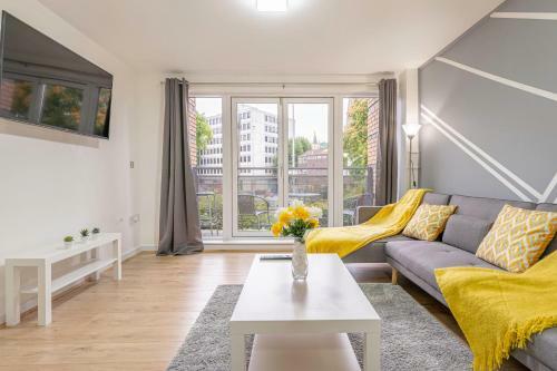 Riley House Spacious City Apartment