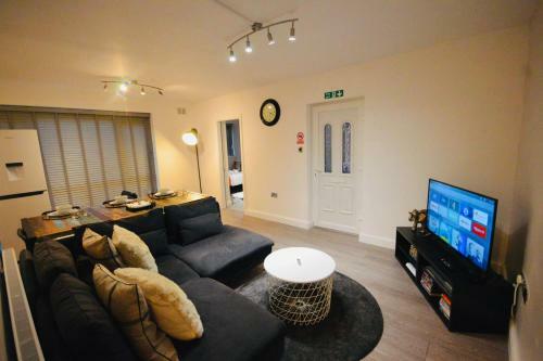 Stunning 3-bed Ground Floor Apartment In Coventry