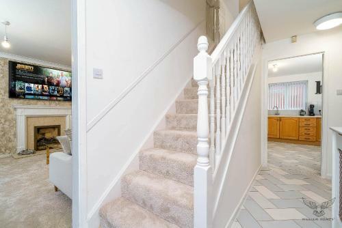 William Homes - Coombe Abbey, Free Parking, King Bed, Netflix & Pool Table