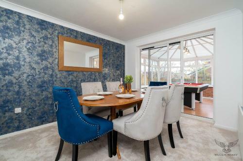 William Homes - Coombe Abbey, Free Parking, King Bed, Netflix & Pool Table