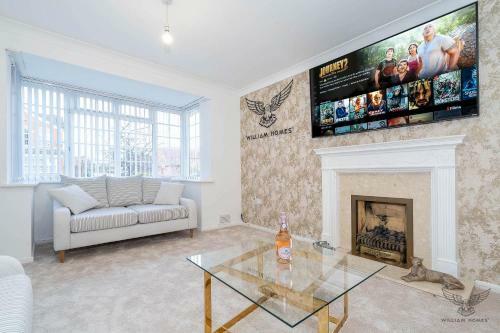 William Homes - Coombe Abbey, Free Parking, King Bed, Netflix & Pool Table