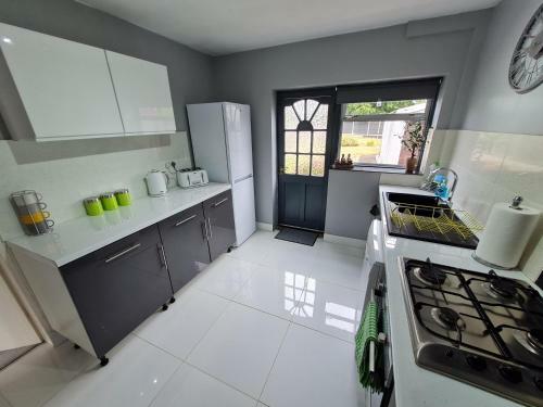 Contractor House With Parking & Netflix & Ev Charging Bac By Passionfruit Properties