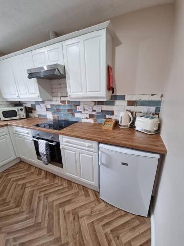 Newly Refurbished 2 Bed, City Centre Apartment.