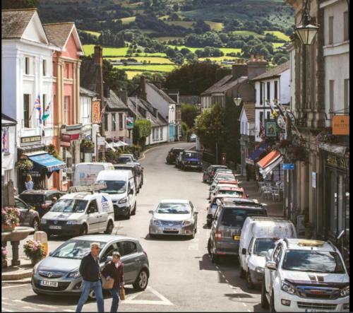 Quaint 2 Bed Cottage In Central Crickhowell