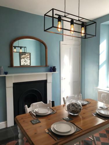 Quaint 2 Bed Cottage In Central Crickhowell