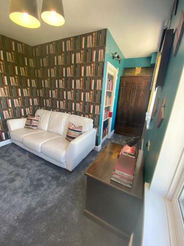 Posada The Library Style Room