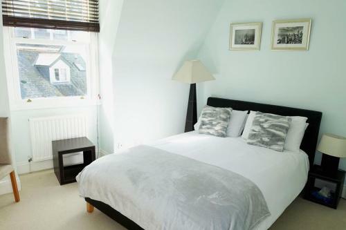Seascape - Waterfront Apartment, Glorious Views And Parking