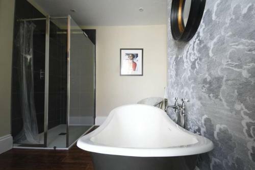 Amazing River View House Sleeps 8
