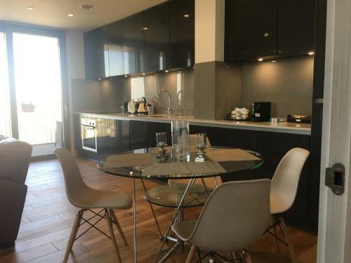 Luxurious Serviced Apartment In Croydon