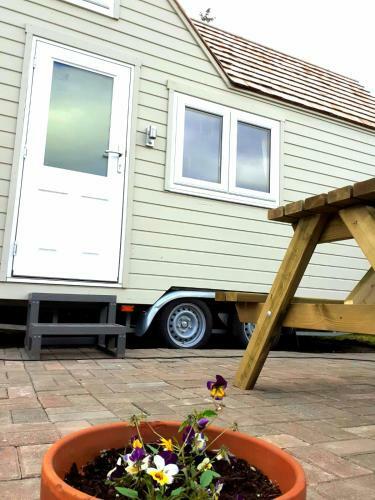 Unique Countryside Tiny Home For Four