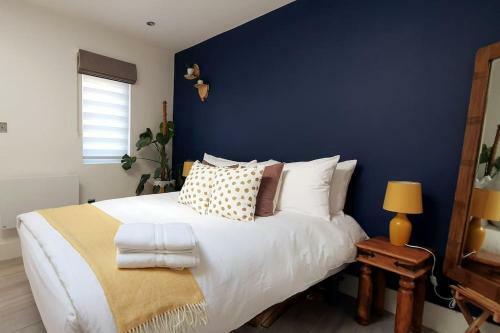 Stylish Centrally-located Studio With Parking