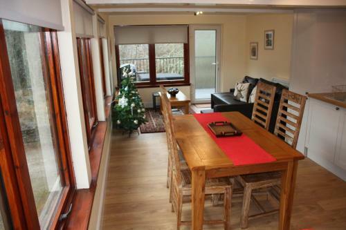 Loch Ness Balcony Apartment