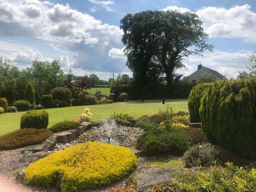 Tranquil Countryside Bungalow With Private Garden!