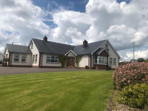 Tranquil Countryside Bungalow With Private Garden!