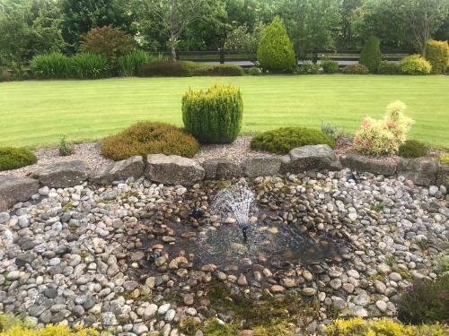 Tranquil Countryside Bungalow With Private Garden!
