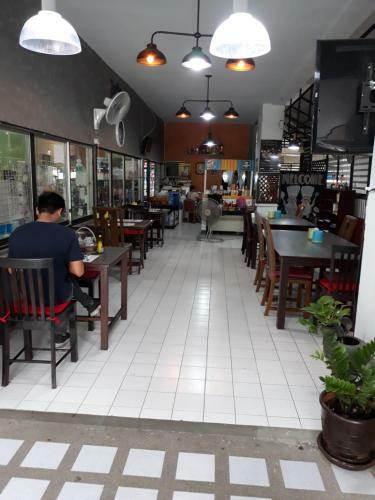 Apartamento Khiang Talay Condo