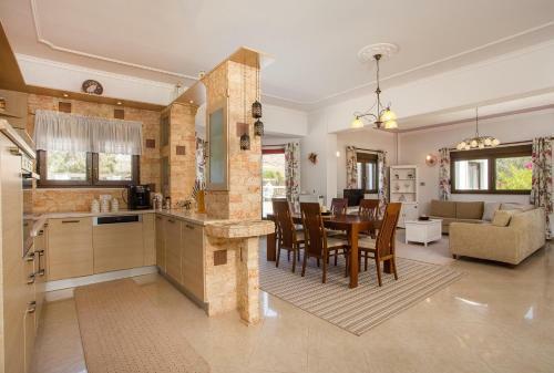 Thymoura Villa