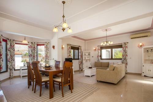 Thymoura Villa