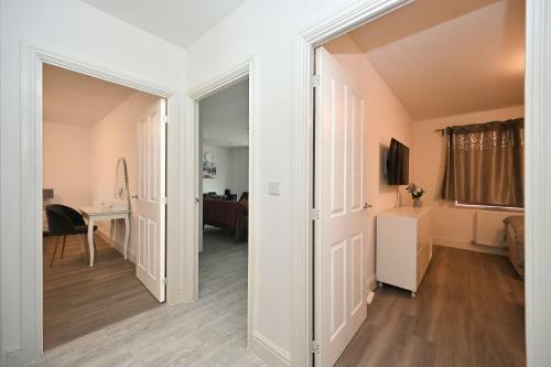 Luxury 2 Bedroom, 2 Bath Apartment, Prime Location