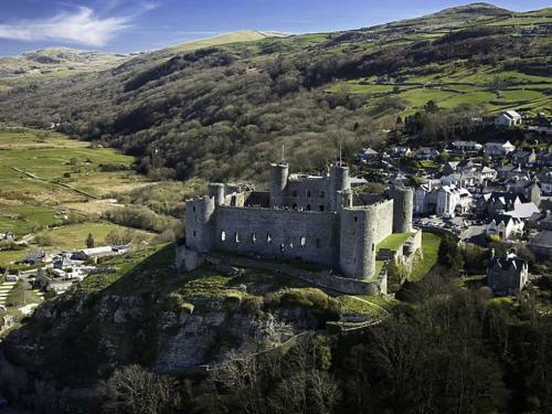Harlech 3 - Efnisien