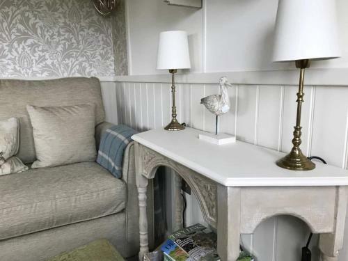 Lodge Stunning Shepherds Hut With Superb Views & Fire Pit