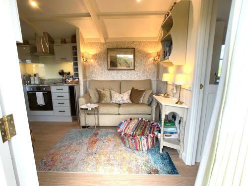 Lodge Stunning Shepherds Hut With Superb Views & Fire Pit