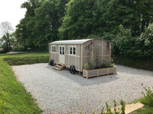 Lodge Stunning Shepherds Hut With Superb Views & Fire Pit
