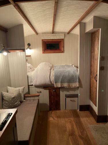 The Shepherds Retreat - Luxury Shepherds Hut