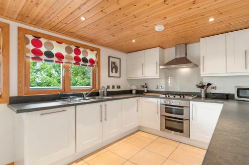 Lodge 5 Longbury - Luxury Lodge, Golf Course Views, Restaurant And Spa Facilites