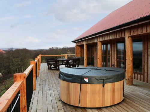 Red Kite & Osprey Lodges