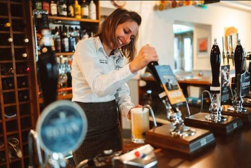 Bed & Breakfast The Greyhound Inn Warslow