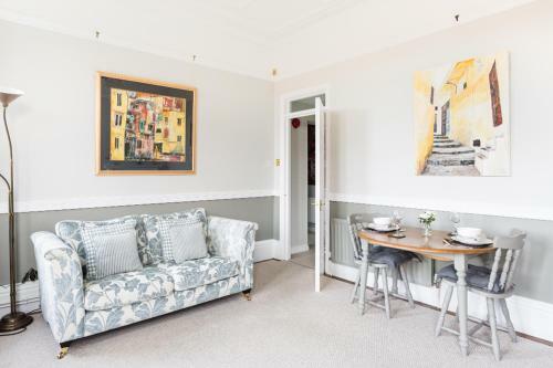Warwick Victorian Apartment