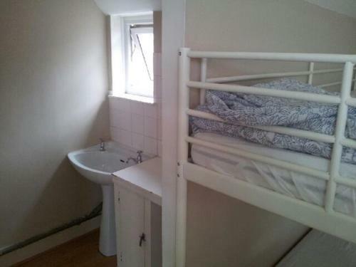 Hostal Compton Guest House