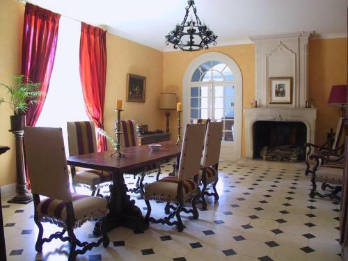 Bed & Breakfast Logis De Guitres - Chambres D'hotes