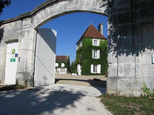 Bed & Breakfast Logis De Guitres - Chambres D'hotes