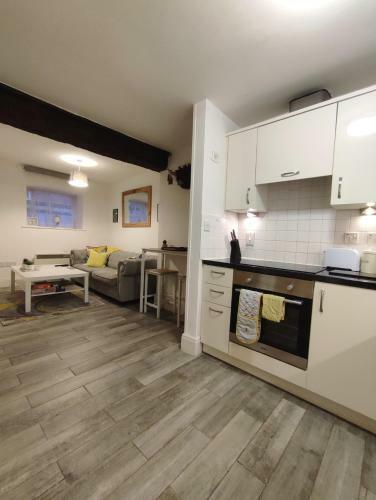 Cosy Riverside Apartment - Woodsmill Quay