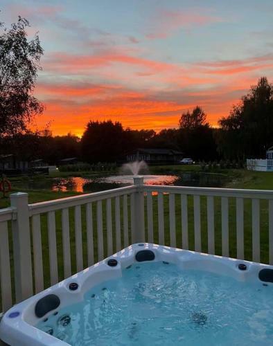 Juniper Lodge With Hot Tub