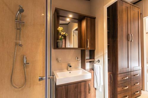 Sutton Lodge With Hot Tub