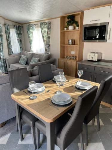 Yorkshire Lodge With Hot Tub