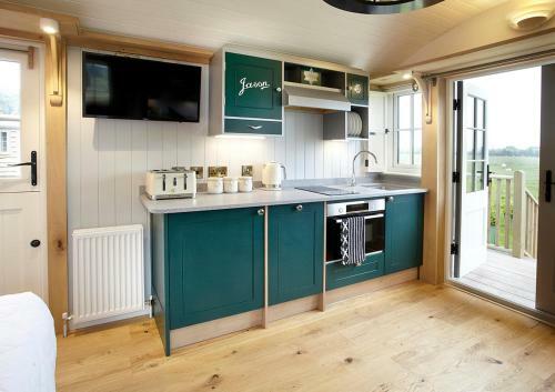 Lodge Hornington Manor Shepherds Huts