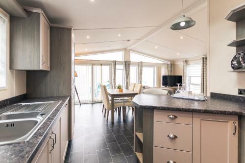 Alder Lodge With Hot Tub