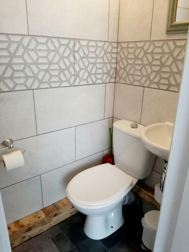 Hostal Salisbury Guest House - Free Parking
