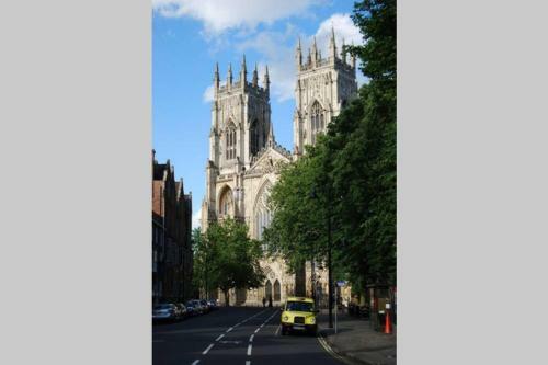 Luxury One Bedroom Apartment Within The City Walls
