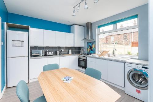 Pass The Keys 2 Bed With Garden Parking And York Minster Views