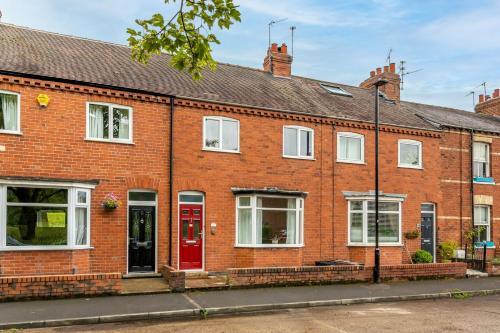 Pass The Keys 2 Bed With Garden Parking And York Minster Views