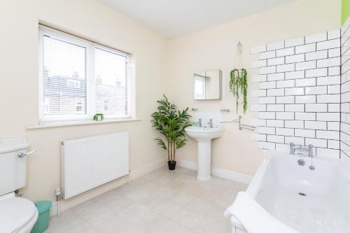 Pass The Keys 2 Bed With Garden Parking And York Minster Views