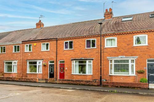 Pass The Keys 2 Bed With Garden Parking And York Minster Views