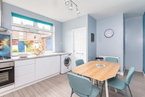 Pass The Keys 2 Bed With Garden Parking And York Minster Views