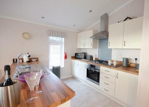 Hollicarrs - Long Lane Lodge