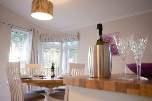 Hollicarrs - Long Lane Lodge